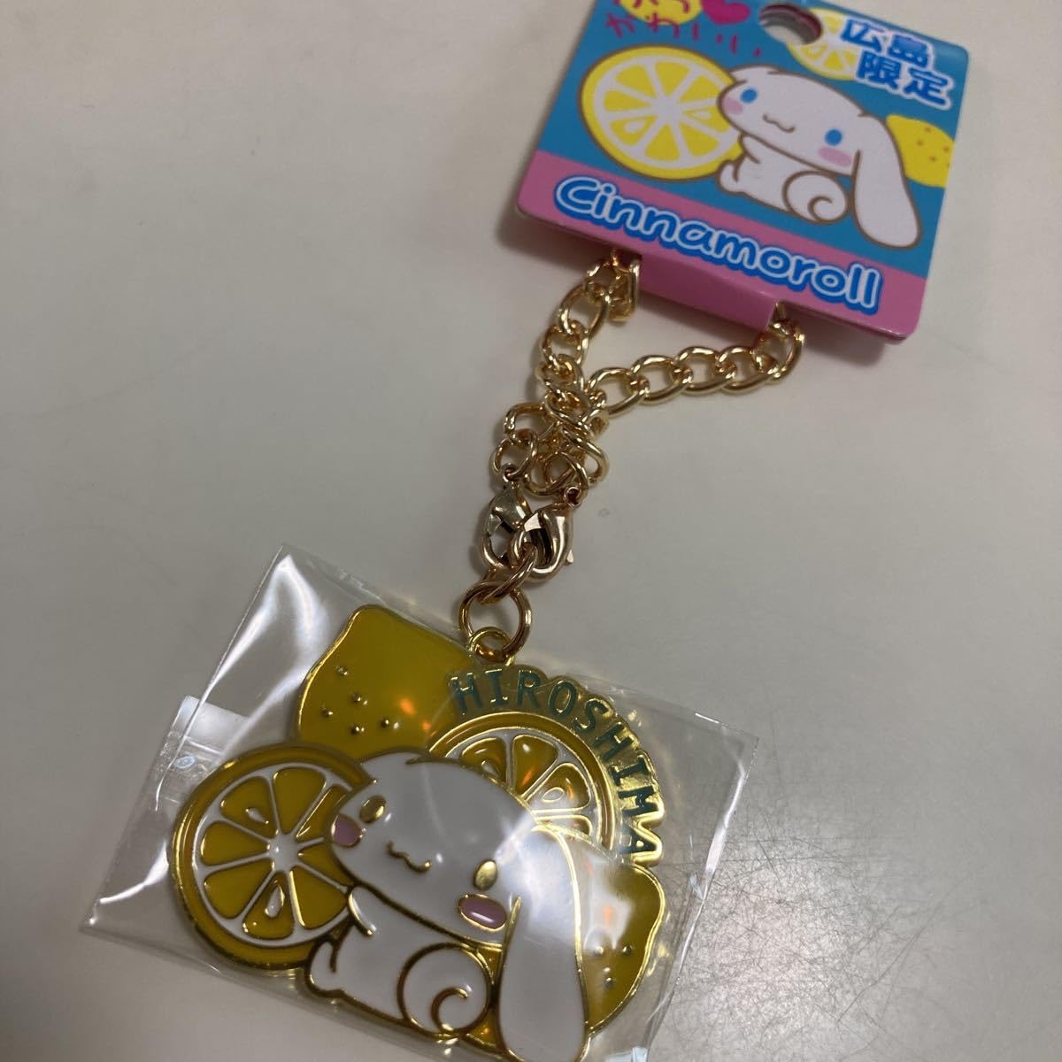 Amazon.co.jp: ご当地 キーホルダー シナモンロール 広島限定 レモン